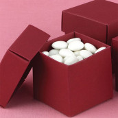 La boite à dragées cube rouge (par 25)
