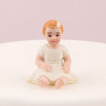 La figurine du bébé fille assis 2