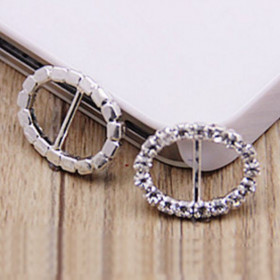 La boucle stras ovale pour ruban