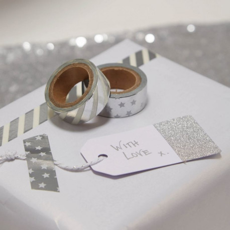 Le washi tape argent à rayures et étoiles Le washi tape argent à rayures et étoiles