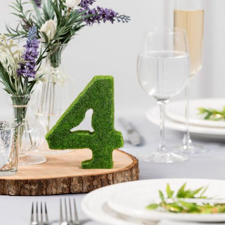 Les 15 numéros de table en mousse verte Les 15 numéros de table en mousse verte