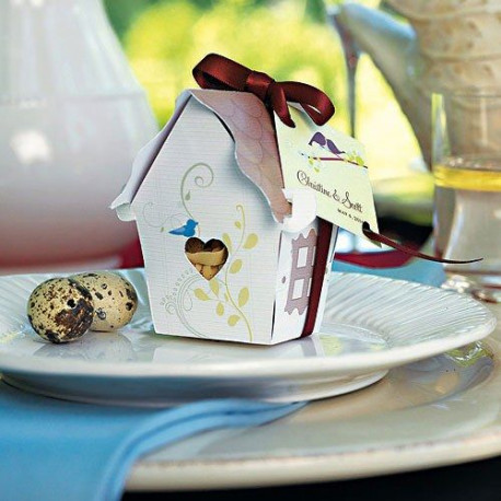 La boite à gâteau maison aux roses La boite à gâteau maison aux roses