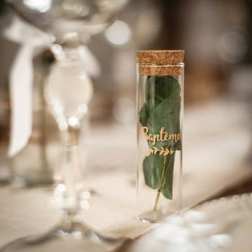 L' éprouvette à dragées en verre baptême