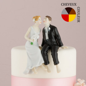 La figurine couple s'embrassant