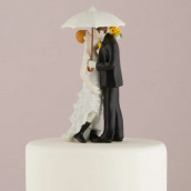 La figurine mariage sous la pluie pour gateau