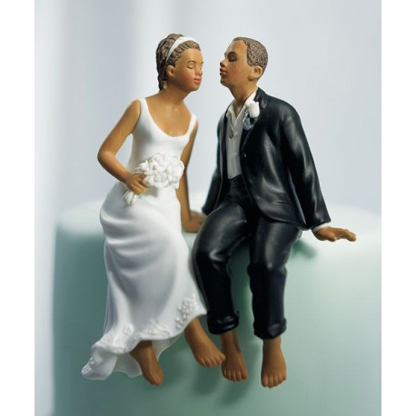La figurine couple s'embrassant