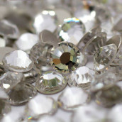 Les confettis de table strass diamant (7 coloris)