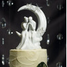 La figurine couple sur la lune 0